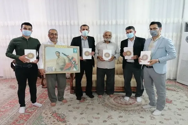برگزاری محفل جزءخوانی قرآن در منازل شهدا