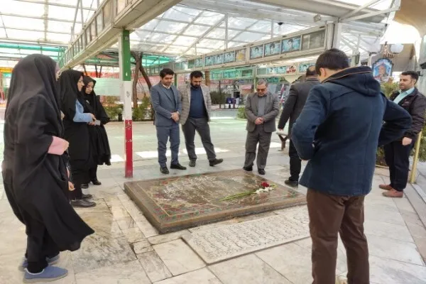 تجدید میثاق اعضای جهاد دانشگاهی قم با امام و شهدای انقلاب اسلامی