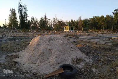 تخریب سنگ قبرهای تاریخی قبرستان دارالسلام شیراز