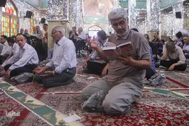 نماز عیدسعید فطر درجوار حرم حضرت امامزاده حسن(ع)