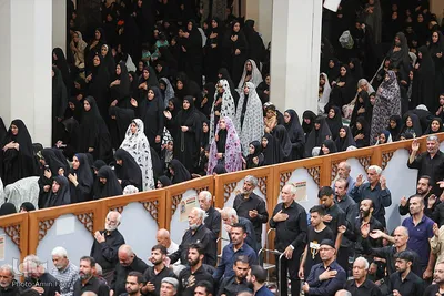 نماز ظهر عاشورا در شبستان امام خمینی(ره)‎ حرم شاهچراغ(ع)