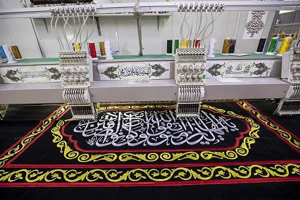 پایان گلدوزی و دوخت پرده جدید ضریح امامین عسکریین + عکس