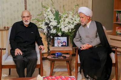 حضور آیت‌الله دژکام در منزل شهید معصومه کرباسی‎