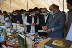 Mga Aklat ng Pagkakaisang Islamiko na Ipinapakita sa Unibersidad ng Peshawar