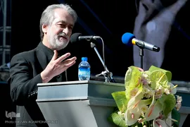 مجید انتظامی در مراسم تشییع جنازه عزت الله انتظامی