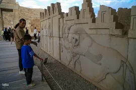 تخت جمشید میزبان مهمانان نورورزی