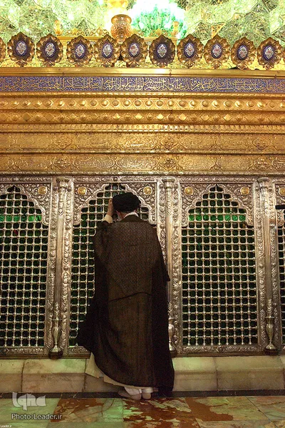 تصاویری از حضور رهبر انقلاب در حرم مطهر حضرت معصومه(س)