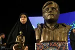 طاهره کوهکن از بخش روایت به عنوان چهره برتر سال هنر انقلاب اسلامی استان فارس