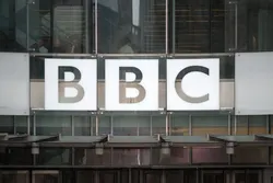 La BBC diffuse des rappels et des sermons musulmans pendant la fermeture des mosquées