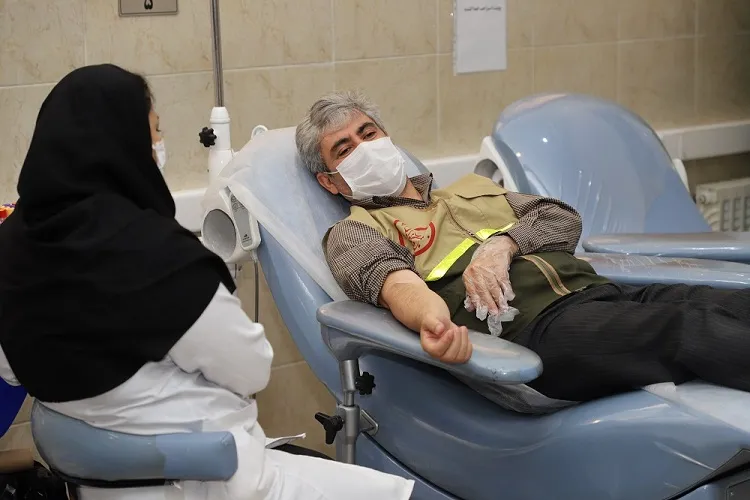 مدافعان سلامت بسیجی فارس به یاری بیماران نیازمند خون آمدند