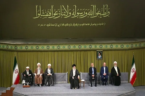 قائد الثورة: من أعظم الدروس النبوية هي تكوين الأمة الاسلامية + صور