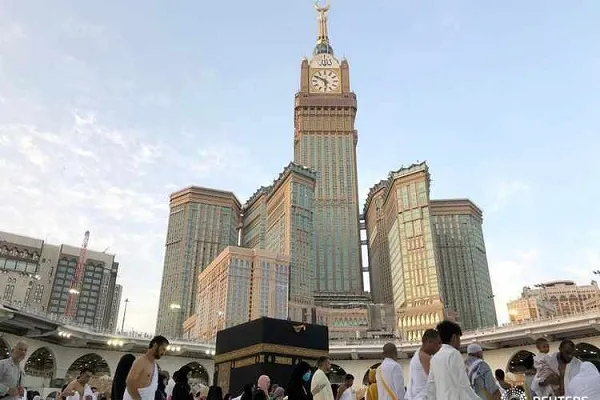 جایزه عمره رایگان به 25 راننده قانون‌مدار در دبی