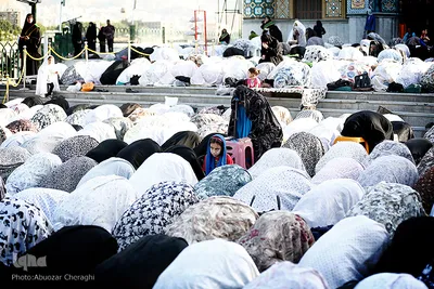 اقامه نماز عیدسعید فطر در امام زادگان پنج تن(ع) لویزان