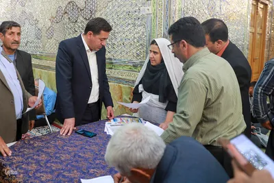 میز خدمت مسئولان استان فارس در حرم مطهر شاهچراغ(ع)