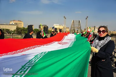 زنجیره انسانی در محکومیت تهدیدات حمله به پل‌ها و نیروگاه‌ها در اهواز