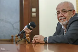 حسین معصومی همدانی، مدرس ادبیات فارسی، تاریخ ریاضیات، تاریخ علم و فلسفهٔ علم در مؤسسه پژوهشی حکمت و فلسفه ایران