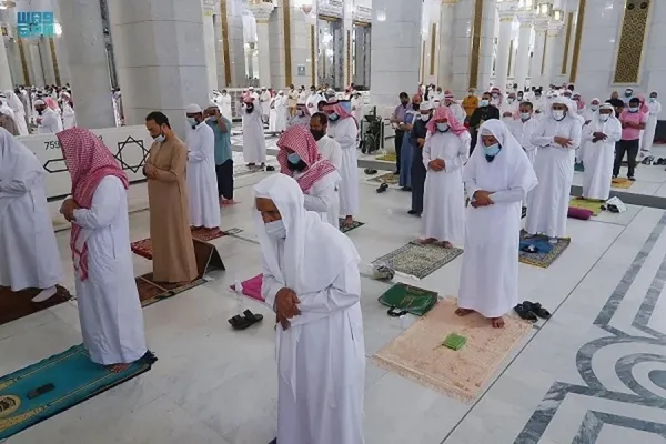 Tarawih-Gebet in der Haram-Moschee verrichtet