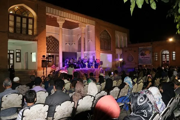برگزاری دومین شب پنجمین دوره جشنواره مولودی‌خوانی رضوی «هه تاو»