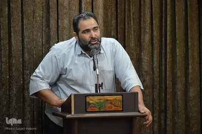 رو نمایی از کتاب شعر "جمع مفرد"