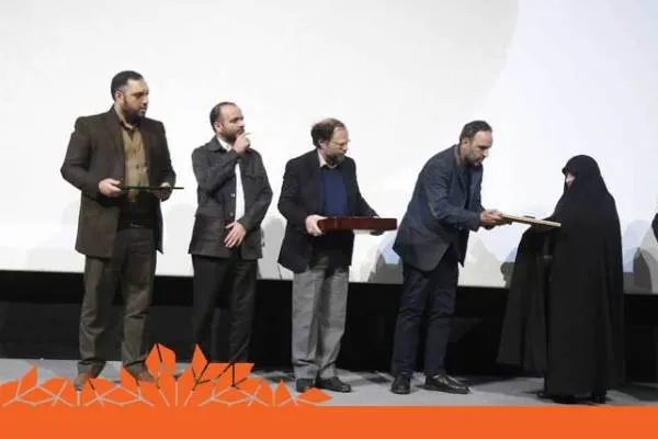 تجلیل از خانواده شهید جمالی در اکران ویژه «پاییز پنجاه سالگی»