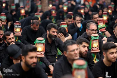 عزاداران حسینی در کنار قبور مطهر سرداران بی پلاک گلزار شهدا(س)