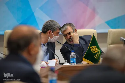 نشست قرارگاه بهداشت و سلامت آستان مقدس شاهچراغ(ع)