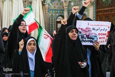 اجتماع مردمی قم در حرم حضرت معصومه