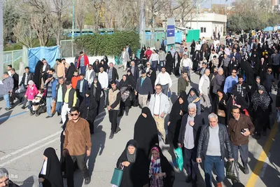 اقامه نماز عید فطر به امامت رهبر معظم انقلاب اسلامی در مصلای امام خمینی (ره)