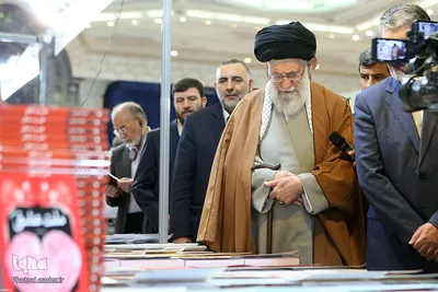 بازدید رهبر انقلاب اسلامی از نمایشگاه کتاب تهران