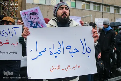 تجمع مردمی دانشجویی مقابل سفارت فرانسه