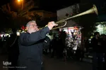 ⁨دسته‌ی عزاداری «مشق شمشیر» در قم⁩