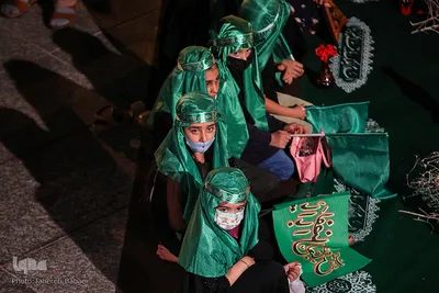 Lange Speisetafel zum Gedenken an „Ruqayya bint al Hussein“ gedeckt