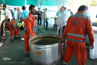 پخت و توزیع بیست تُن آش نذری درکرج