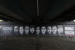 Unbekannte beschmieren Graffiti zum Gedenken an Hanau-Opfer