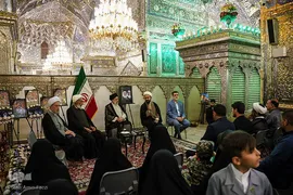 حضور رئیس جمهور در شاهچراغ و دیدار با خانواده شهدا