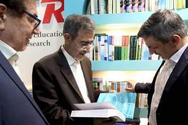 فیلم | بازدید رئیس جهاددانشگاهی از نمایشگاه کتاب تهران