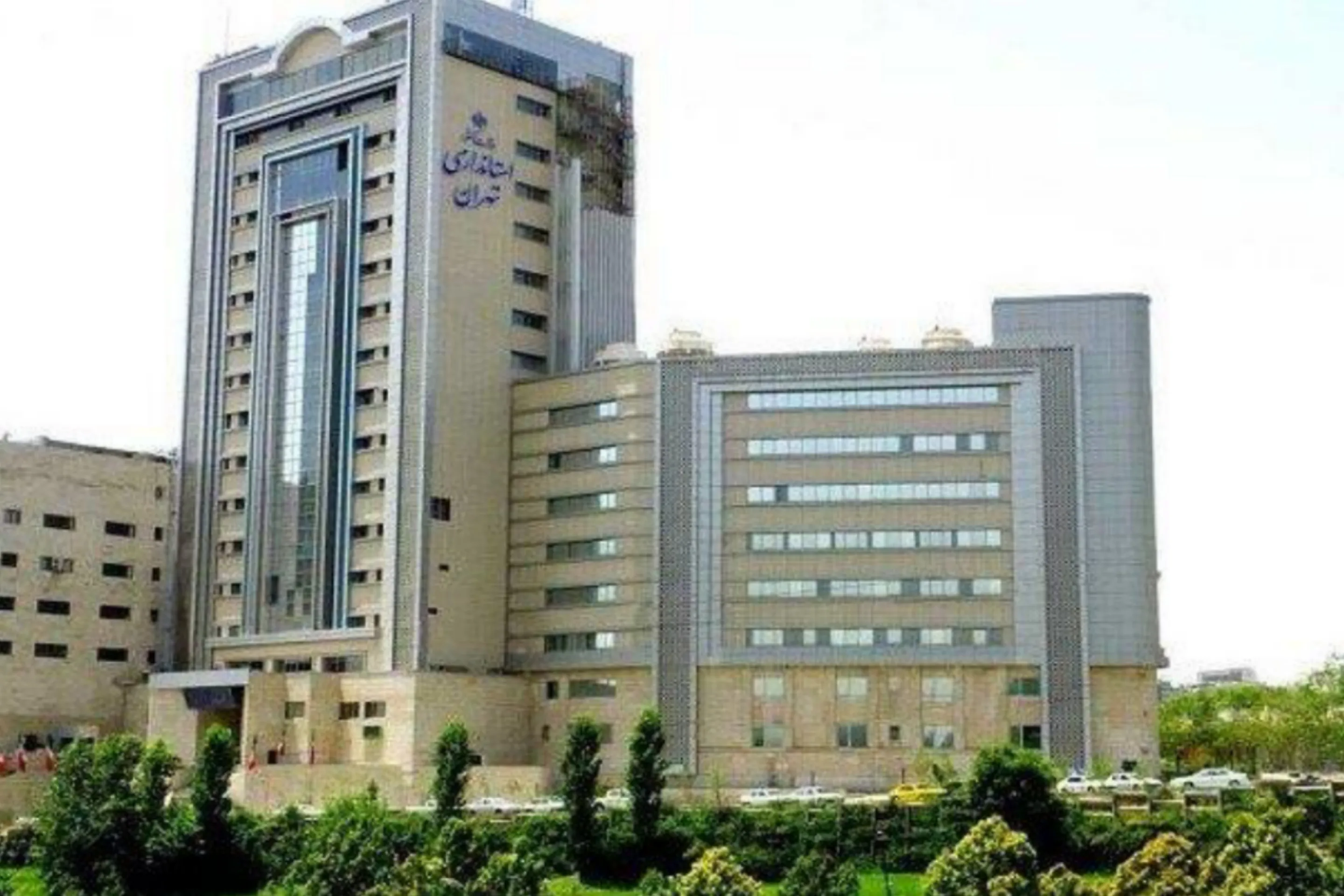 مدارس غیرحضوری و ادارات با یک سوم جمعیت دایر می‌شود