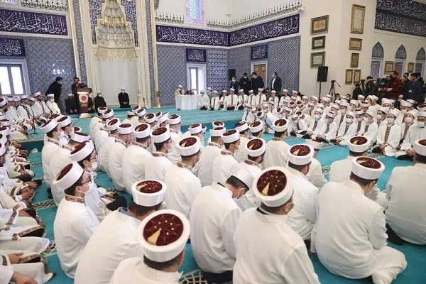 فیلم | جشن فارغ‌التحصیلی حافظان قرآن در «ترابزون» ترکیه