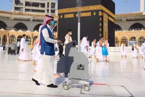 ضدعفونی ۲۴ ساعته مسجدالحرام به دست ۷۰ تیم میدانی