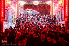 حرم مطهر امام حسین(ع) در شام غریبان