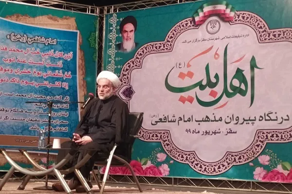 علما مطالبه‌گر مسائل فرهنگی جامعه باشند