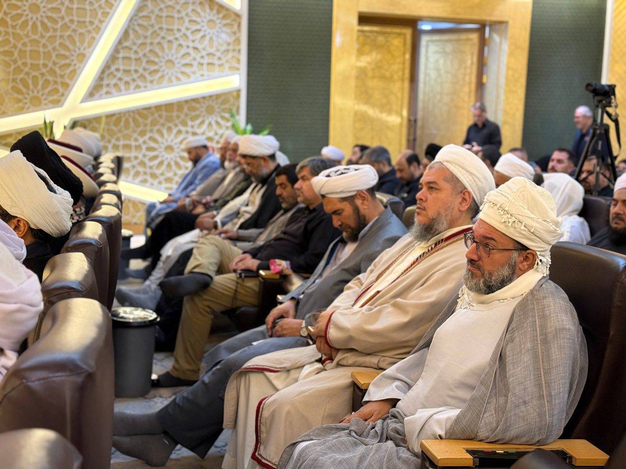 الإمام الحسين(ع) علّم البشرية أخلد درس في الوحدة ببذل الروح + صور الإمام الحسين(ع) علّم البشرية أخلد درس في الوحدة ببذل الروح + صور