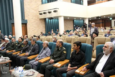 رونمایی از تفسیر «بصائر» در یزد‎