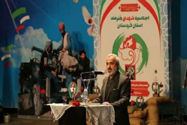 هنر انقلاب اسلامی براساس اسلام، قرآن و شهادت شکل بگیرد