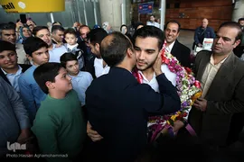 بازگشت یونس شاهمرادی، قهرمان مسابقات بین‌المللی قرآن و اذان «عطر الکلام» عربستان به ایران