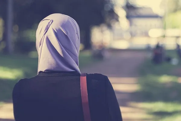 Fransa başörtüsüne saygı kampanyasına tahammül edemedi