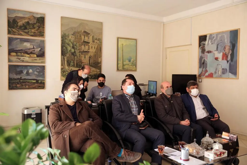 مدیران از همه هنرمندان استان دعوت کنند نه فقط مراکز