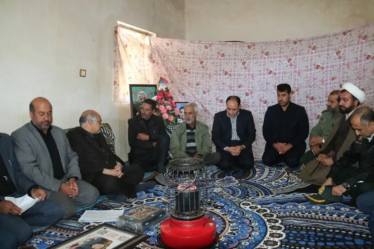 دیدار استاندار کرمان با خانواده‌ ۴ نفر از جانباختگان مراسم تشییع