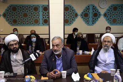 مراسم رونمایی ازسه کتاب جدید حجت الاسلام والمسلمین قرائتی، مفسر قرآن کریم در ایکنا