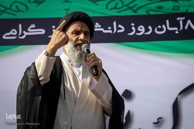 تشییع شهید گمنام با حضور دانش‌آموزان در اهواز